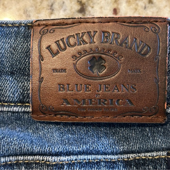 Lucky Brand women’s size 8 / 29. Reg.  Skinny Jeans. Nice shape. Some stretch. - Picture 6 of 9